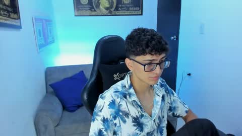 Snapshot of tylerwhiite_ chatting on February 19, 2025, 2:55 am   online show from February 19, 2025, 2:55 am
