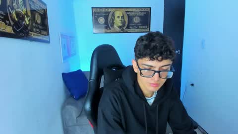 Snapshot of tylerwhiite_ chatting on February 23, 2025, 3:02 am   online show from February 23, 2025, 3:02 am