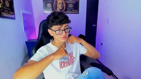 Snapshot of tylerwhiite_ chatting on February 25, 2025, 2:58 am   online show from February 25, 2025, 2:58 am