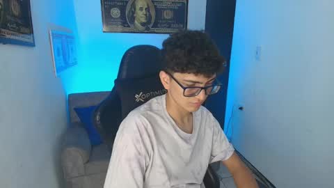 Snapshot of tylerwhiite_ chatting on February 27, 2025, 3:25 am   online show from February 27, 2025, 3:25 am