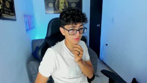 Snapshot of tylerwhiite_ chatting on March 1, 2025, 2:59 am   online show from March 1, 2025, 2:59 am