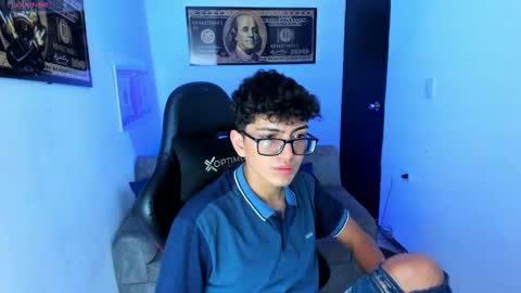 Snapshot of tylerwhiite_ chatting on March 4, 2025, 2:27 am   online show from March 4, 2025, 2:27 am