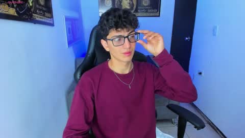 Snapshot of tylerwhiite_ chatting on March 7, 2025, 3:19 am   online show from March 7, 2025, 3:19 am