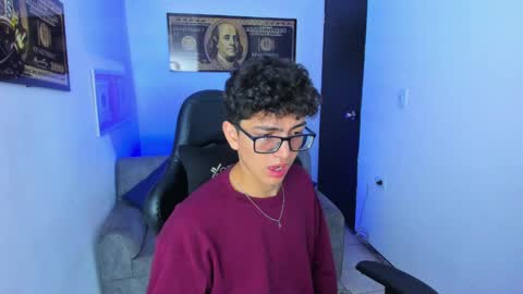 Snapshot of tylerwhiite_ chatting on March 7, 2025, 6:24 am   online show from March 7, 2025, 6:24 am