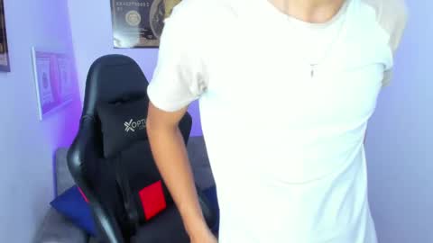 Snapshot of tylerwhiite_ chatting on March 9, 2025, 3:11 am   online show from March 9, 2025, 3:11 am