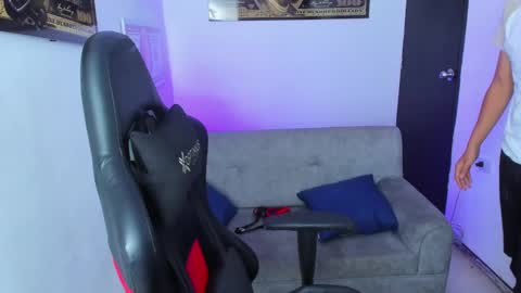 Snapshot of tylerwhiite_ chatting on March 9, 2025, 6:50 am   online show from March 9, 2025, 6:50 am