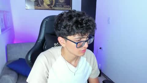 Snapshot of tylerwhiite_ chatting on March 9, 2025, 9:57 am   online show from March 9, 2025, 9:57 am