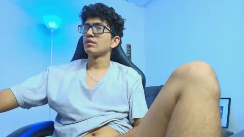 Snapshot of tylerwhiite_ chatting on September 10, 2025, 4:56 am   online show from September 10, 2025, 4:56 am