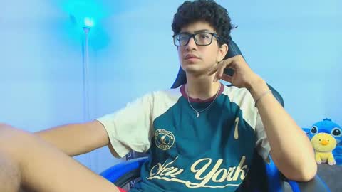 Snapshot of tylerwhiite_ chatting on October 1, 2025, 3:45 am   online show from October 1, 2025, 3:45 am