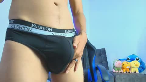 Snapshot of tylerwhiite_ chatting on October 13, 2025, 6:13 am   online show from October 13, 2025, 6:13 am