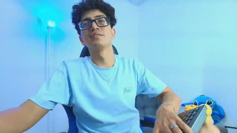 Snapshot of tylerwhiite_ chatting on October 23, 2025, 4:01 am   online show from October 23, 2025, 4:01 am