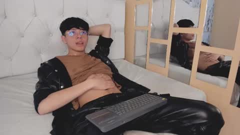 Tylhugedoom online show from January 22, 2025, 2:14 pm