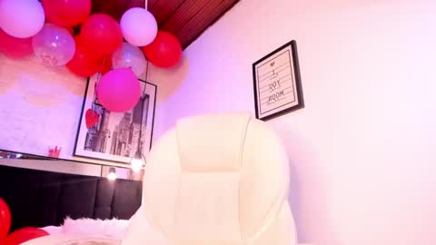 Snapshot of tylla_ chatting on February 18, 2025, 2:59 am online show from February 18, 2025, 2:59 am