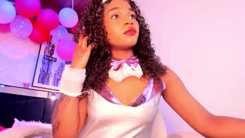 Snapshot of tylla_ chatting on February 25, 2025, 2:14 am online show from February 25, 2025, 2:14 am