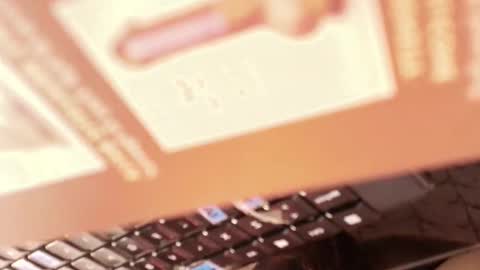 Snapshot of tylla_ chatting on March 1, 2025, 3:10 am online show from March 1, 2025, 3:10 am