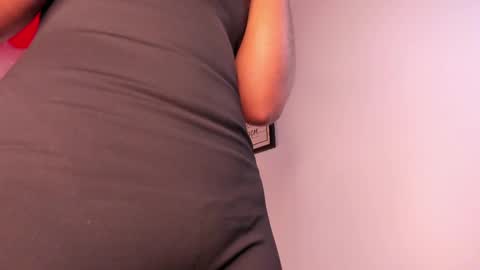 Snapshot of tylla_ chatting on March 3, 2025, 3:08 am online show from March 3, 2025, 3:08 am
