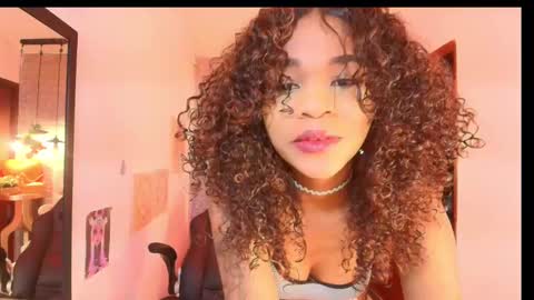 Snapshot of tylla_ chatting on March 4, 2025, 3:11 am online show from March 4, 2025, 3:11 am