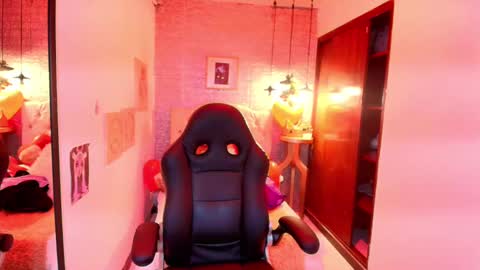 Snapshot of tylla_ chatting on March 10, 2025, 3:01 am online show from March 10, 2025, 3:01 am