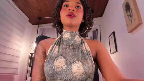 Snapshot of tylla_ chatting on September 10, 2025, 3:39 am online show from September 10, 2025, 3:39 am