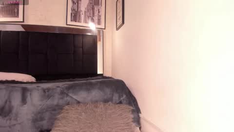       online show from November 22, 2025, 4:00 am