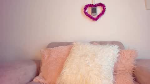 Snapshot of tylla__ chatting on February 25, 2026, 5:06 am tylla__ online show from February 25, 2026, 5:06 am