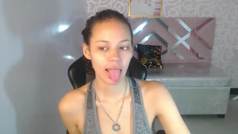 TYNA  online show from September 8, 2025, 5:01 pm