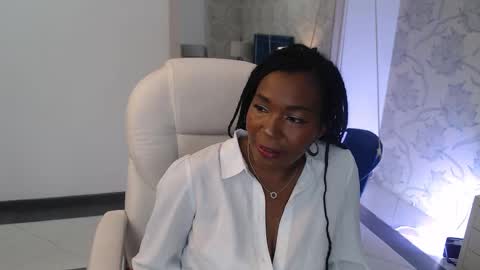 Snapshot of tyrafox_ chatting on December 22, 2025, 7:44 pm tyrafox online show from December 22, 2025, 7:44 pm