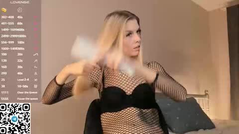 Snapshot of tyty_pupu chatting on October 12, 2025, 6:29 pm Christine 3 Next broadcast tomorrow at 2100 GMT 5 online show from October 12, 2025, 6:29 pm