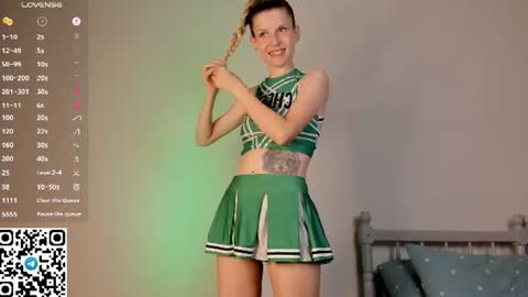Snapshot of tyty_pupu chatting on June 19, 2026, 7:06 pm Christine 3 Next broadcast tomorrow at 2100 GMT 5 online show from June 19, 2026, 7:06 pm