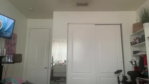 tyy0ung online show from May 21, 2026, 4:03 pm