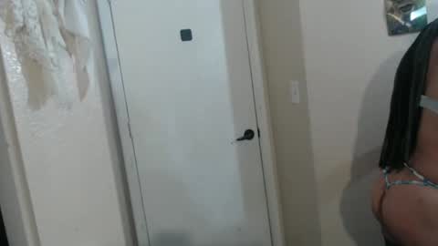 Azelia B online show from October 31, 2025, 5:03 pm