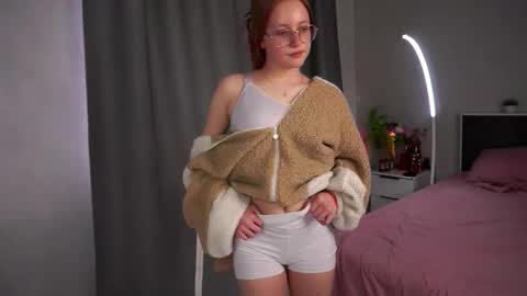 Lili online show from February 20, 2026, 4:42 am