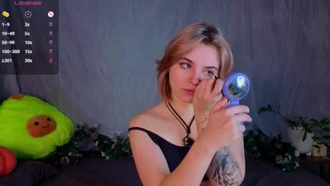 Snapshot of udeleclive chatting on December 14, 2025, 3:28 pm Polly online show from December 14, 2025, 3:28 pm