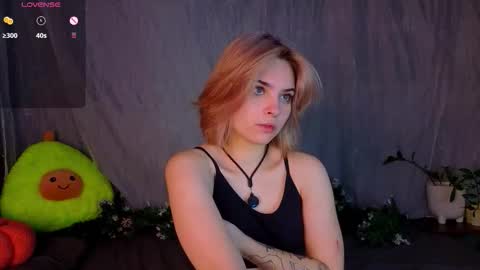 Snapshot of udeleclive chatting on December 16, 2025, 3:17 pm Polly online show from December 16, 2025, 3:17 pm