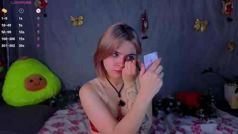 Snapshot of udeleclive chatting on December 21, 2025, 3:41 pm Polly online show from December 21, 2025, 3:41 pm