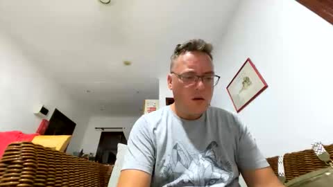 ueberdruck01 online show from October 16, 2025, 10:44 pm