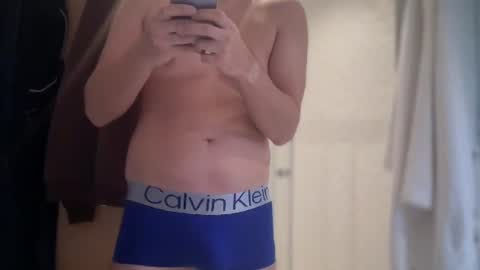 Snapshot of ukguy992222 chatting on November 5, 2025, 7:30 am ukguy992222 online show from November 5, 2025, 7:30 am