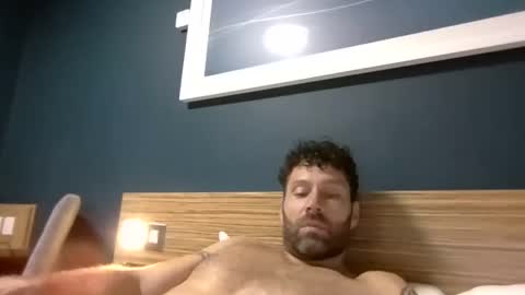 ukguyitsme online show from November 26, 2025, 11:28 pm