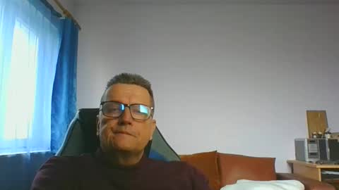 Snapshot of ulmeni4 chatting on December 2, 2024, 10:18 am ulmeni4 online show from December 2, 2024, 10:18 am
