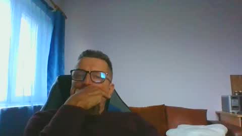 Snapshot of ulmeni4 chatting on December 2, 2024, 1:24 pm ulmeni4 online show from December 2, 2024, 1:24 pm