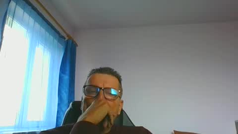 Snapshot of ulmeni4 chatting on December 6, 2024, 11:00 am ulmeni4 online show from December 6, 2024, 11:00 am