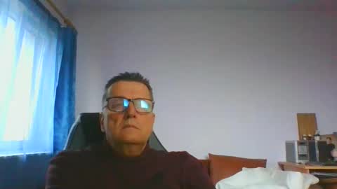 Snapshot of ulmeni4 chatting on December 7, 2024, 10:34 am ulmeni4 online show from December 7, 2024, 10:34 am