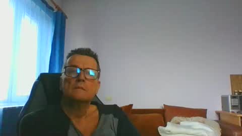 Snapshot of ulmeni4 chatting on December 15, 2024, 9:56 am ulmeni4 online show from December 15, 2024, 9:56 am