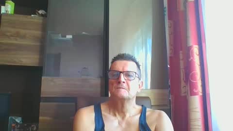 Snapshot of ulmeni4 chatting on December 19, 2024, 10:34 am ulmeni4 online show from December 19, 2024, 10:34 am