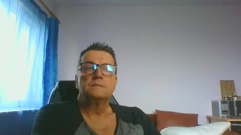 Snapshot of ulmeni4 chatting on January 7, 2025, 7:42 am ulmeni4 online show from January 7, 2025, 7:42 am