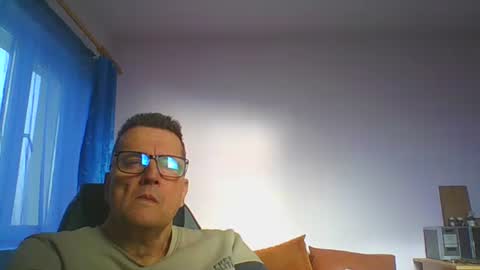 Snapshot of ulmeni4 chatting on January 15, 2025, 11:43 am ulmeni4 online show from January 15, 2025, 11:43 am