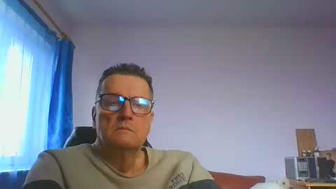 Snapshot of ulmeni4 chatting on January 17, 2025, 10:33 am ulmeni4 online show from January 17, 2025, 10:33 am
