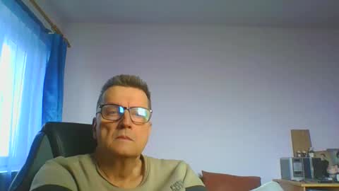 Snapshot of ulmeni4 chatting on January 23, 2025, 9:18 am ulmeni4 online show from January 23, 2025, 9:18 am