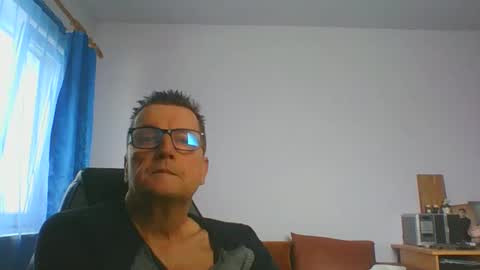 Snapshot of ulmeni4 chatting on February 2, 2025, 8:35 am ulmeni4 online show from February 2, 2025, 8:35 am