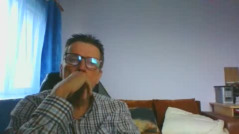 ulmeni4 online show from November 30, 2025, 9:35 am